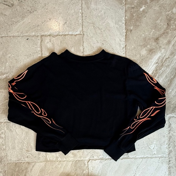 NWOT Darc Sport Cropped Black Gold's Gym Orange Flame Long-Sleeve Tee (Size M) - Picture 2 of 6